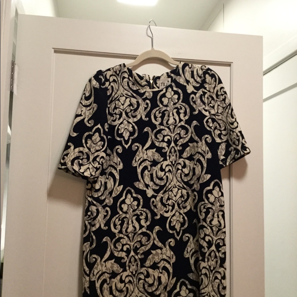 Dresses - Picture 5 of 8